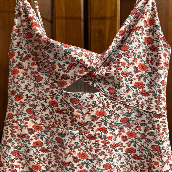 NWT Abercrombie & Fitch Twist-Front Cutout Mini Floral Dress Size Medium - Picture 4 of 16